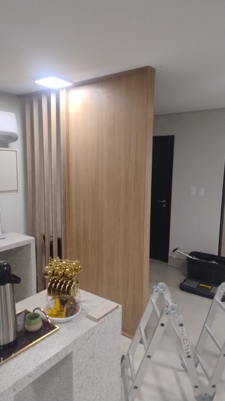 Mesa de escritório compartilhada